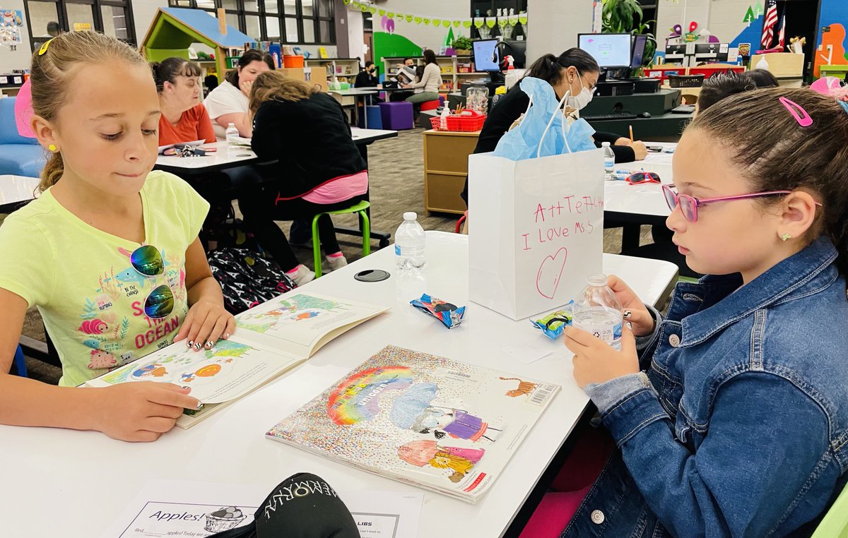 Nothing beats starting your day with your granddaughters reading to you in their school library ⁦<a href="/HeHumbleisd/">HumbleISD_HE</a>⁩