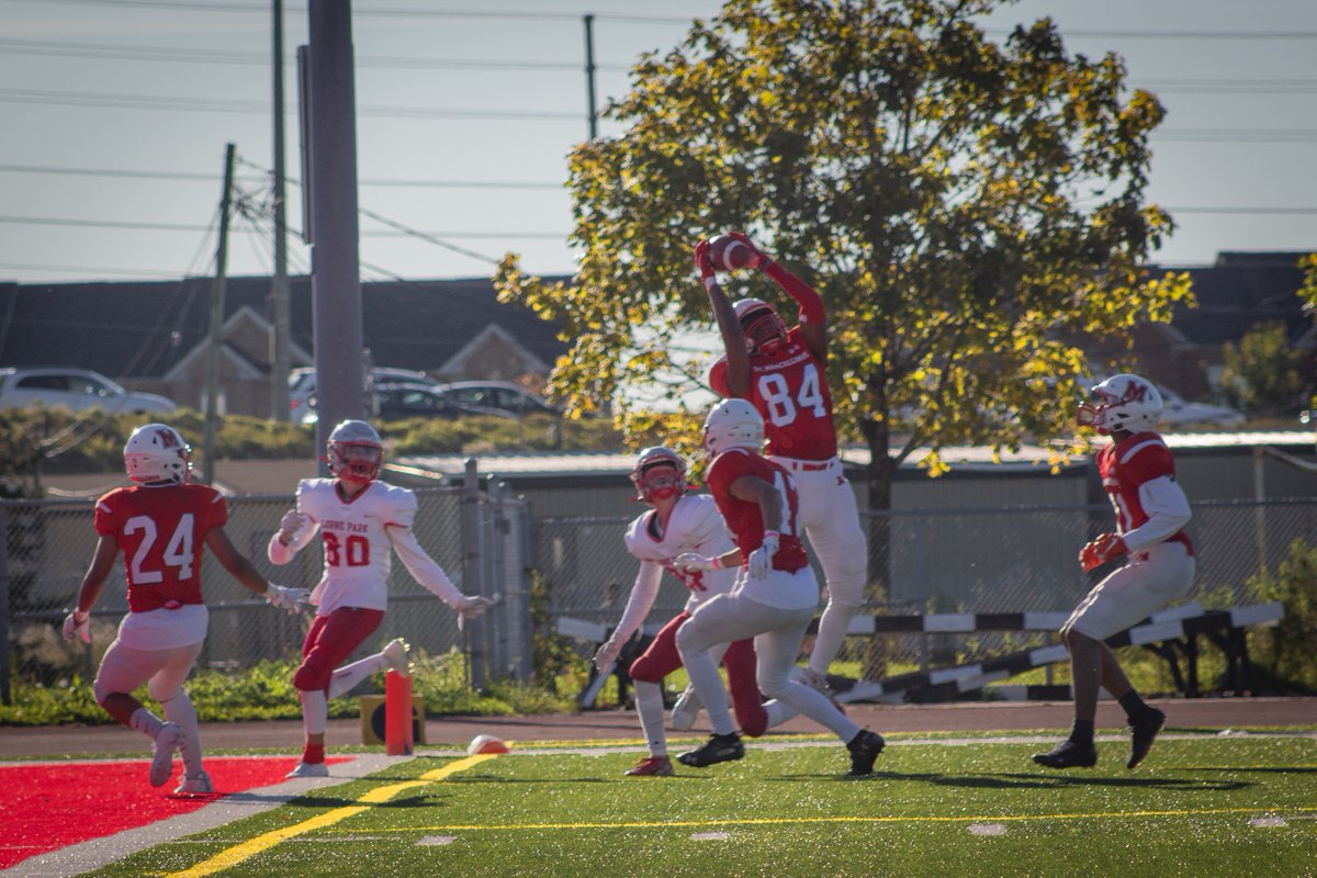 StMarcellinusSS's tweet image. Congrats to our Senior @StMarcellinusFB team for their hard fought 9-1 win over Lorne Park.  

Photo by Dean Dizon of Spirit Media. @marcyathletics