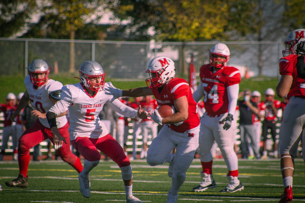 StMarcellinusSS's tweet image. Congrats to our Senior @StMarcellinusFB team for their hard fought 9-1 win over Lorne Park.  

Photo by Dean Dizon of Spirit Media. @marcyathletics