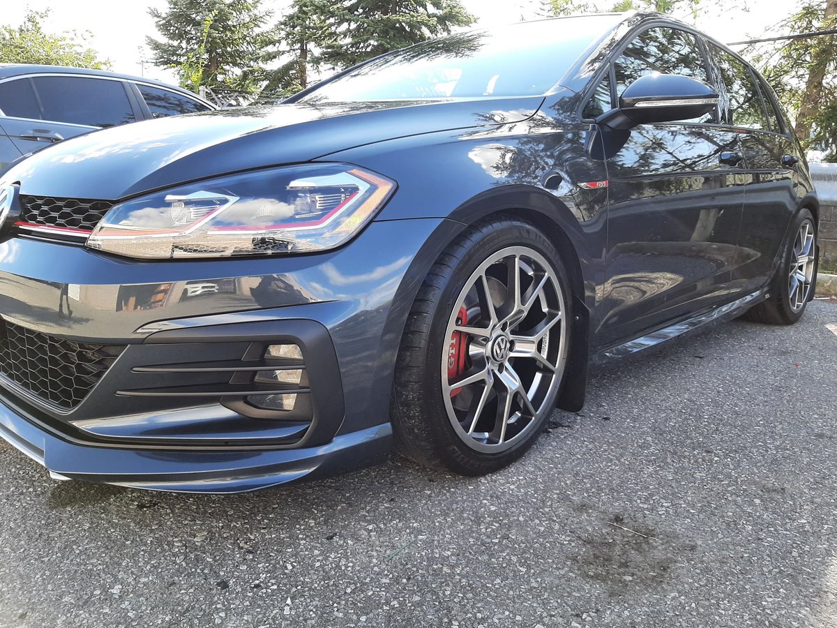 Our gold package (finishing polish + interior detail shampoo) to make this GTI showroom condition😀

Learn more: jrekautocare.com/packages