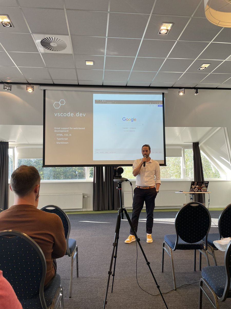 sarangbk's tweet image. At @rapidcircle #Explore @casvaniersel showing off some shiney new tools for #ModernAppDev without sounding too technical.