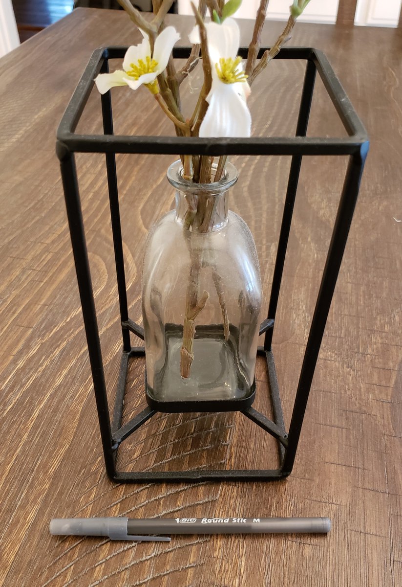 alent2lesley's tweet image. Estimate: What is the volume of the clear container?
#LUMathMethods #iteachmath