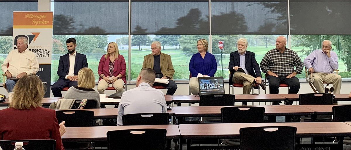 PepperMulherin's tweet photo. #PoseyCounty has a lot happening!! ⁦@evvregion⁩ #slido #PoseyCoLeaders #SenatorTomes ⁦@matt_hostettler⁩ ⁦@RepWendyMac⁩ @MtVernon ⁦@NH_Project⁩ #Poseyville - collaboration &amp; regionalism at its best! https://t.co/0vJwp533I8