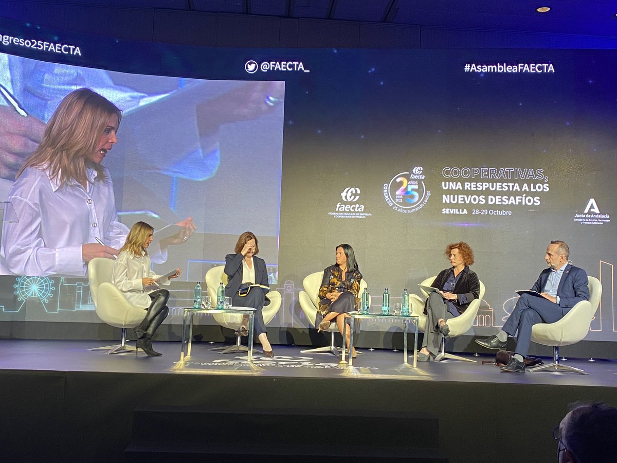 FAECTA_'s tweet photo. Damos comienzo a la mesa redonda. Se tratarán las ayudas, inversiones y soluciones para las cooperativas en etapa postcovid.
#AsambleaFAECTA #CooperativismoAndaluz #Congreso25FAECTA https://t.co/1LigJPhnL7