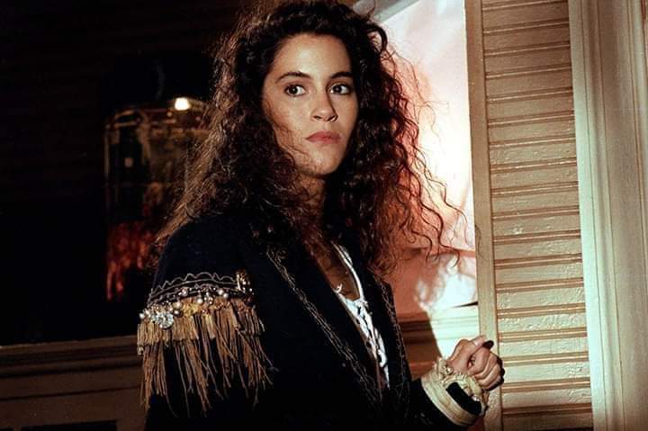 Happy Birthday to legendary actress Jami Gertz! 