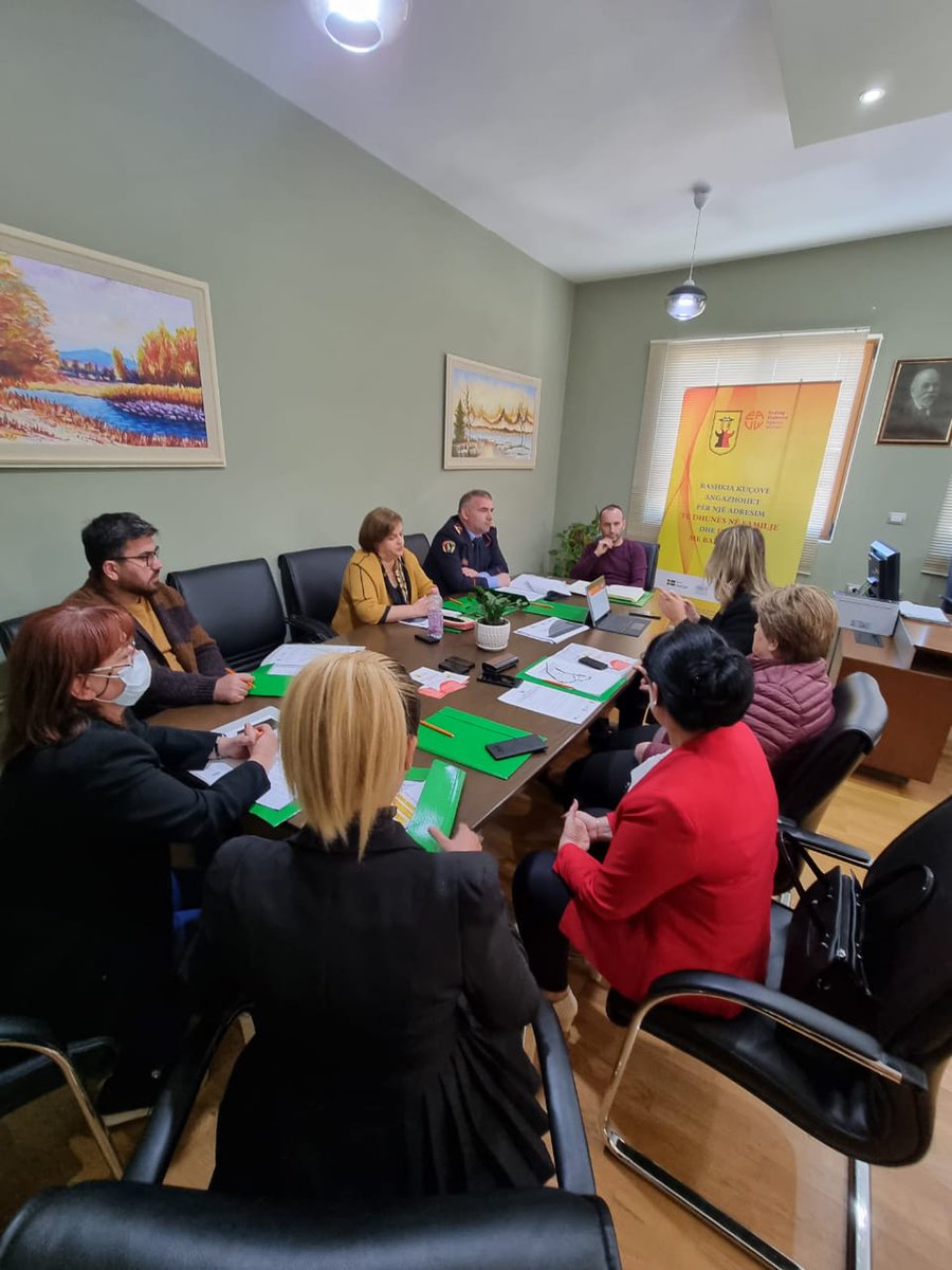 AllmucaMarsela's tweet photo. ✍Bashkia Kuçove -Mbledhja e Komitetit drejtues të MKR, . 1️⃣2️⃣ aktorë nënshkruan marrveshjen e re për vijim e funksionimit të #MKR sipas VKM Nr. 327/2021 si edhe protokollin e MR të rasteve të dhunës seksuale✅
@SwedeninAL @UNDPAlbania @EntelaLako @papavangjel1Eda @ElonaDini https://t.co/uUMr34PWPS