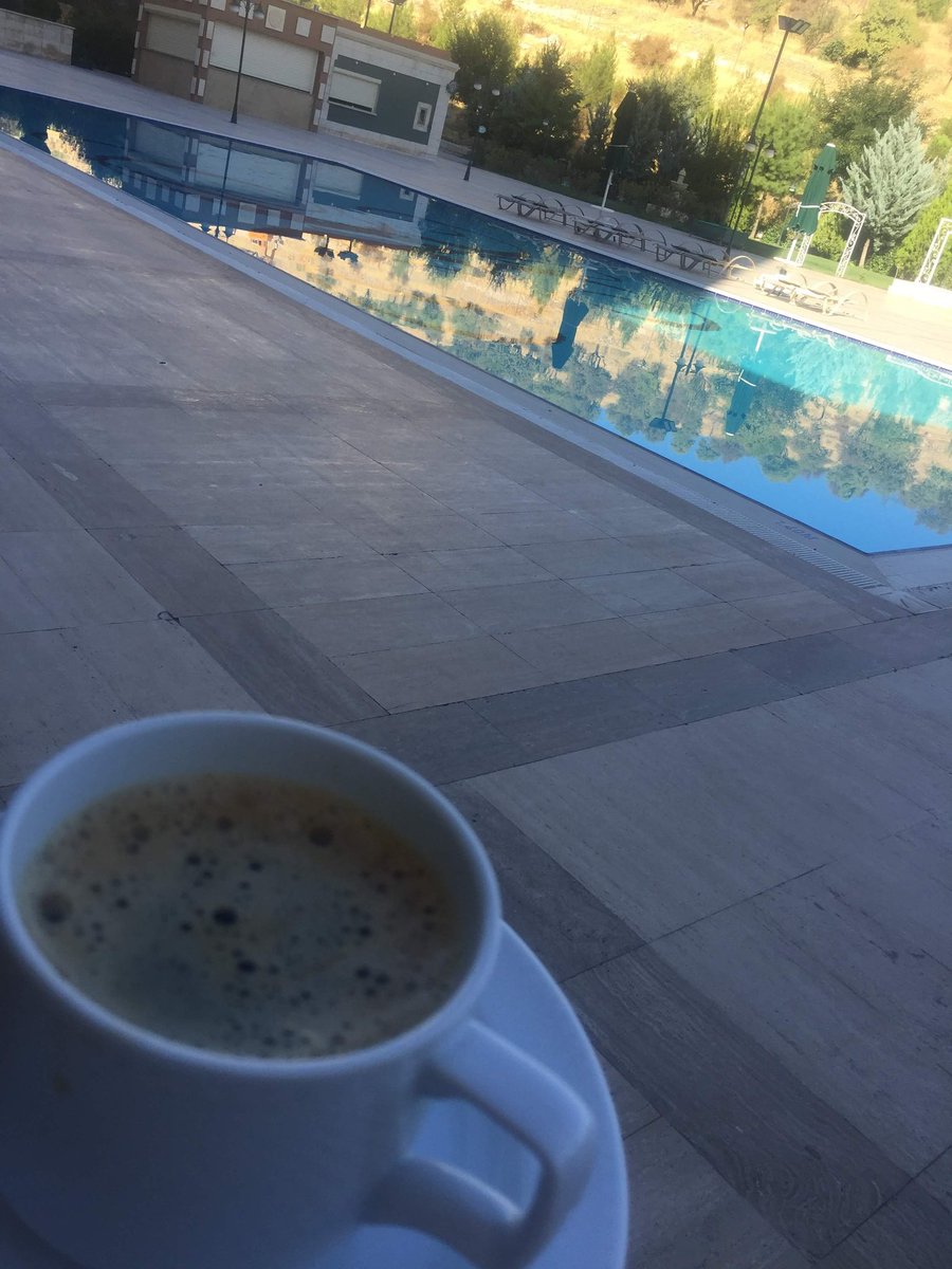 Pusulasz1's tweet photo. Hep çalışacak değiliz ya😎😁
Kahve zamanı☕ https://t.co/PCERE1wcIr