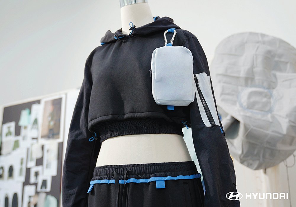 #HyundaiMotor представил модную коллекцию одежды из автомобильных материалов совместно с бутиками L’Eclaireur и Boontheshop. Коллекция получила название Re:Style. Проект отражает принцип экологической ответственности в автомобильной индустрии и за ее пределами.