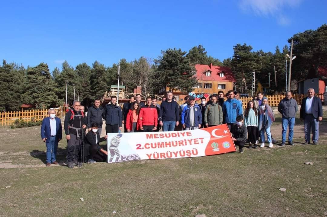 isagul52's tweet photo. Mesudiyemizde ikincisini gerçekleştirdiğimiz Cumhuriyet yürüyüşümüzü  bu sene Keyfalan Yaylamızda gerçekleştirdik.

#cumhuriyetimiz98yaşında🇹🇷 https://t.co/Tbc3XK2CCg