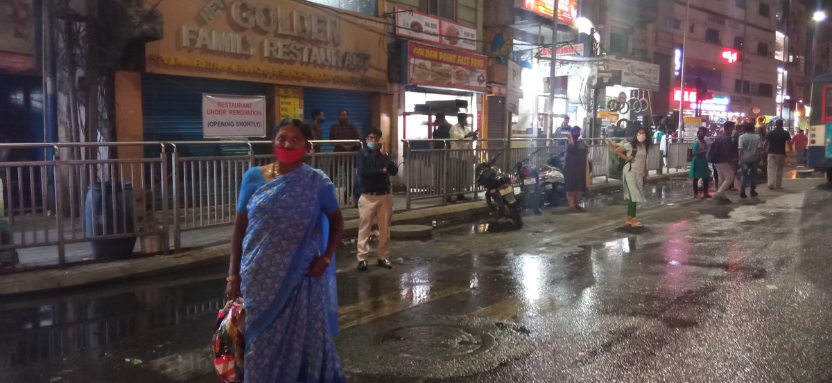 HydWatch's tweet photo. At punjagutta junction - past 6 months daily drainage overflow, ppl waiting there only, No shelter, No proper storm water lines, need Junction widening here with 15 Ft Left side widening from #NFCL Nagarjuna Fertilizer Junction to Amogh Tiffin center #HappeningHyderabad https://t.co/ckq2QuBE3I