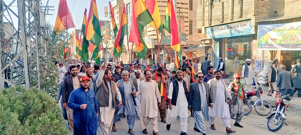 idrees_pirkani's tweet photo. بی این پی کا عظیم الشان جلوس 
پی ڈی ایم کوئٹہ کے زیراہتمام جلسہ شرکت کرنے رواں دواں
@sakhtarmengal https://t.co/wOlDg6o9OR