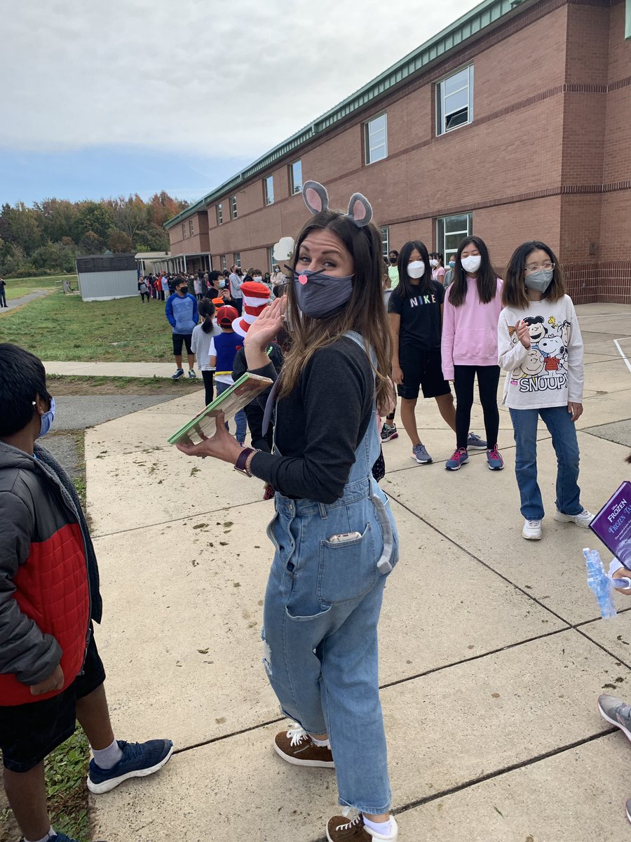 Lots of smiles around the school today! Our Annual Character Day Parade is back! 📖 <a href="/cpesreads/">CPES Library</a> 📕<a href="/fcpsnews/">Fairfax Schools 🌟</a> <a href="/Region4FCPS/">Region 4</a> 📚