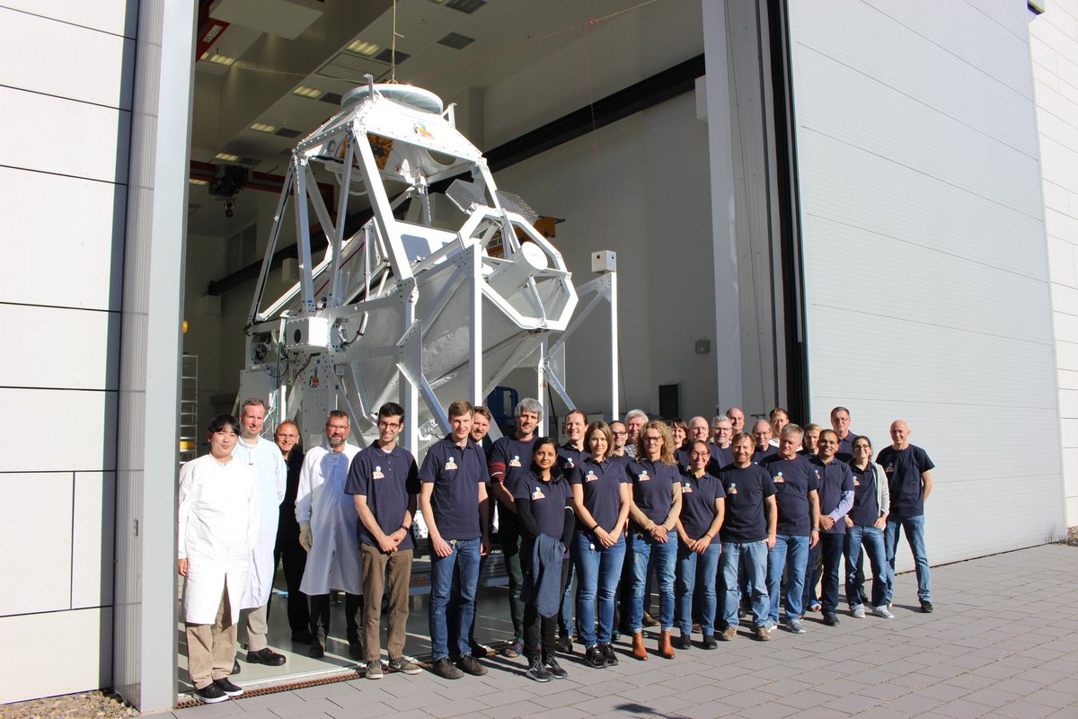Sunrise_III's tweet photo. This has been an eventful day and a successful #hangtest for #Sunrise_III at @MPSGoettingen. Read a detailed account here: https://t.co/9SUUVy1N1a
Thanks to the whole team for making this possible! https://t.co/KzNHteIHv3