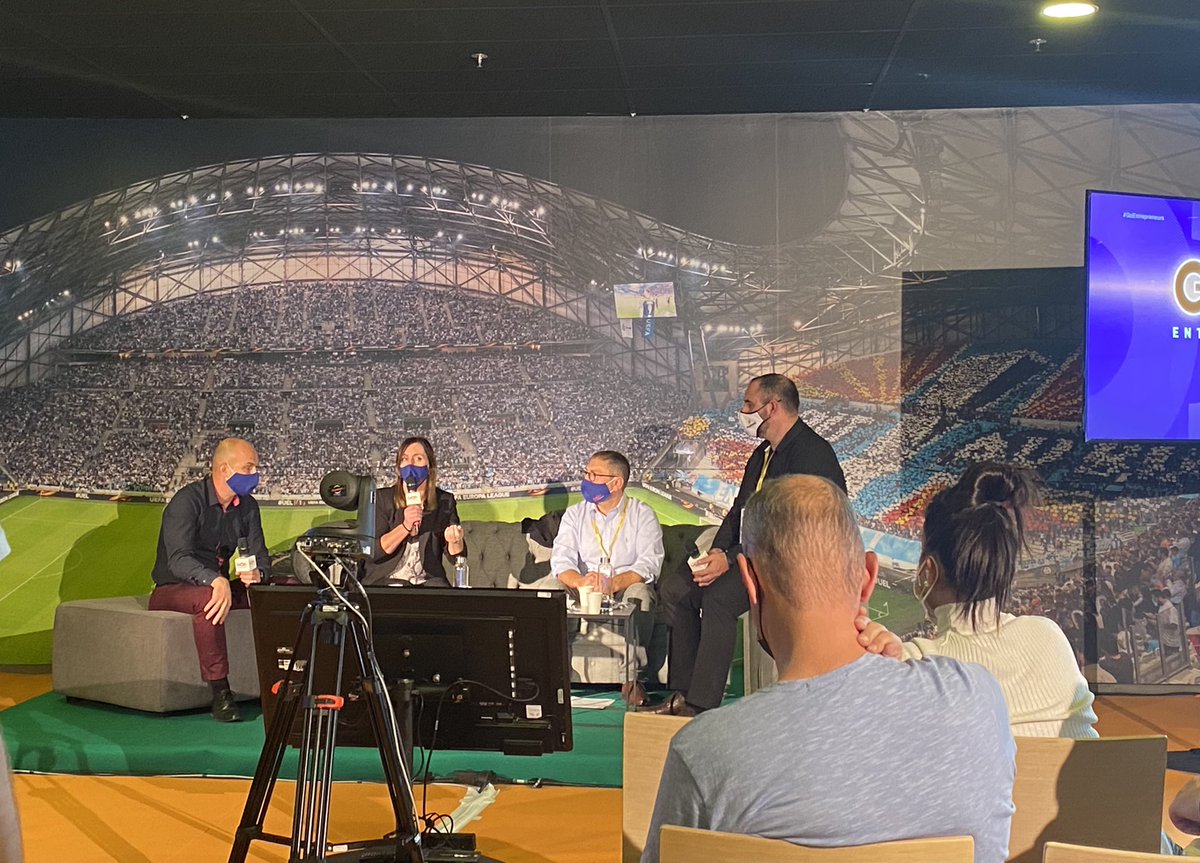 JulieAntoci's tweet photo. [Direct 📸 Table Ronde BNP Paribas #4] Session de questions/réponses autour Des leviers innovants pour booster son #business , sur le @GoEntrepreneurs Marseille ! @mabanque_bnpp @WE_BNPP @Paytweak #entrepreneurs https://t.co/xmbuY3zf2Q