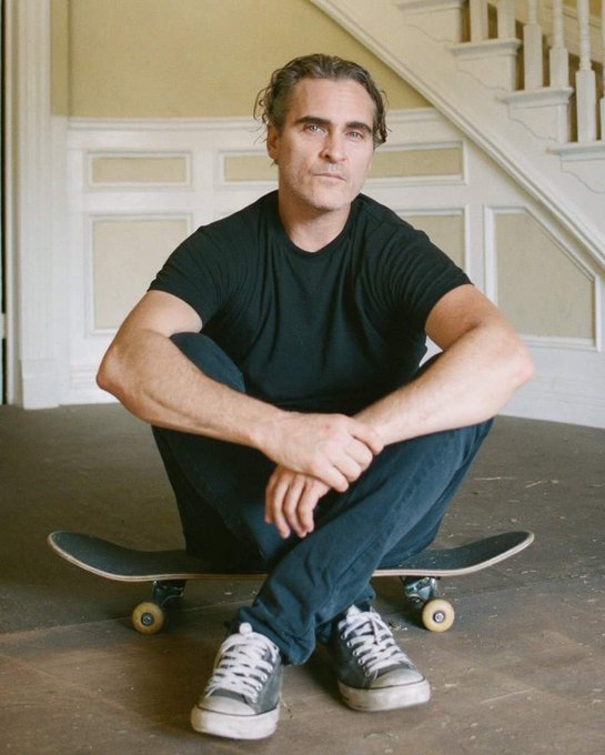 CulturaColectiv's tweet photo. ¡Feliz cumpleaños, querido Joaquin Phoenix! 🥳🥰 https://t.co/pcR7tPDpDa