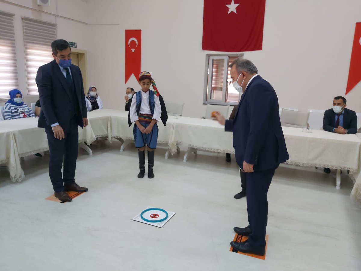 bilecikashb's tweet photo. Bozüyük Çocuk Evleri Sitesi Müdürlüğümüzde Kaymakamımız Adem ÖZTÜRK ve eşi Rukiye ÖZTÜRK, İl Müdürümüz Emin TÜRKER, Kuruluş Müdürümüz Emre ERDAL’ ın katılımlarıyla 29 Ekim Cumhuriyet Bayramı Programı düzenledik. Programdan sonra dereceye giren çocuklarımıza hediyeleri verildi. https://t.co/w5M9TXd8OL