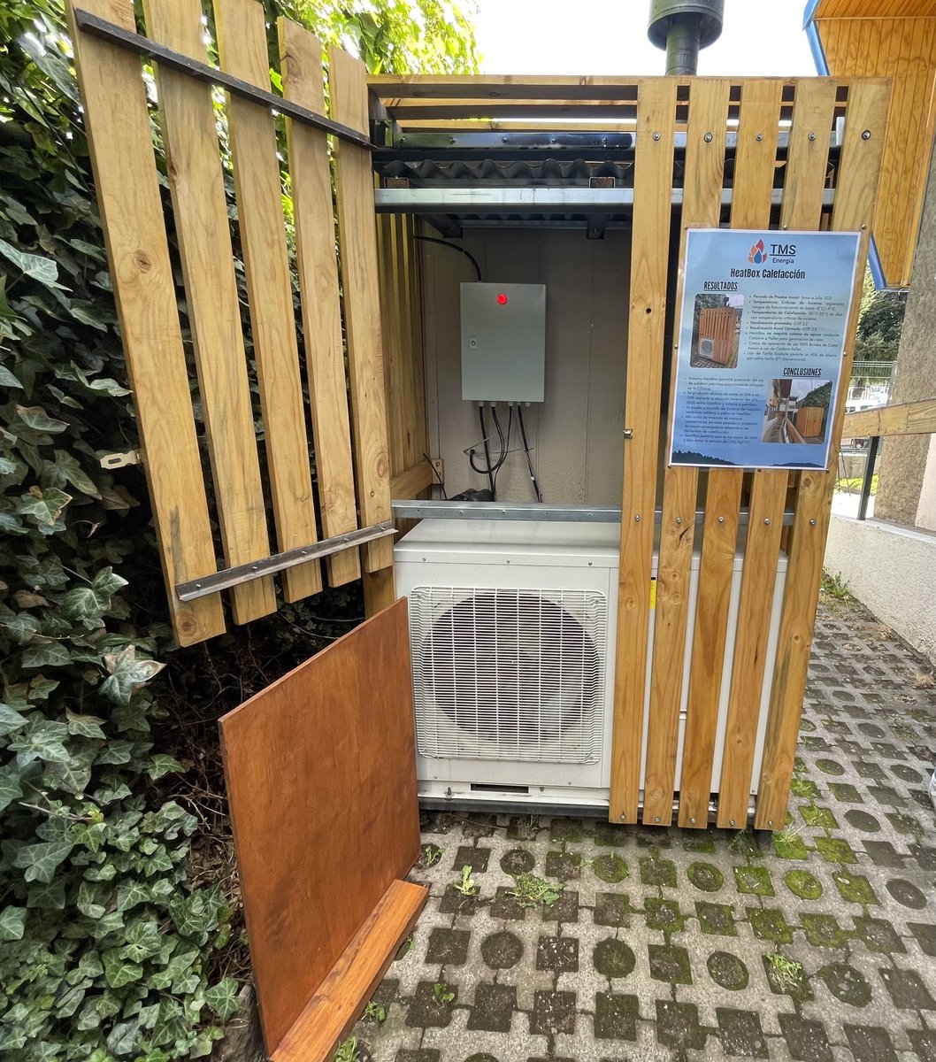 EnergiaAysen's tweet photo. ✔️Nuestro Seremi @jlamenabar⚡️ junto al Director (s) de @CorfoAysen visitaron #ClínicaDentalCondell para conocer los detalles del proyecto de calefacción #HEATBOX, módulo de generación de energía térmica para calefacción central, que se caracteriza por ser limpia y eficiente 👏🏻💪🏻 https://t.co/3pVJreHjd5