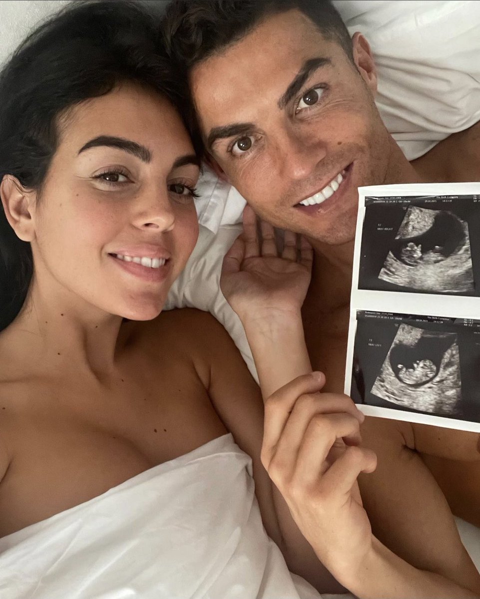 UnitedStandMUFC's tweet photo. Congratulations Cristiano and Georgina, who are expecting twins. 👶🏼👶🏼 [IG: Cristiano] https://t.co/Ni0dTm1Jwl