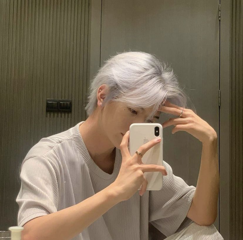 2019                            2021

Fakt, że teraz wyglądam młodziej jest trochę zabawny.