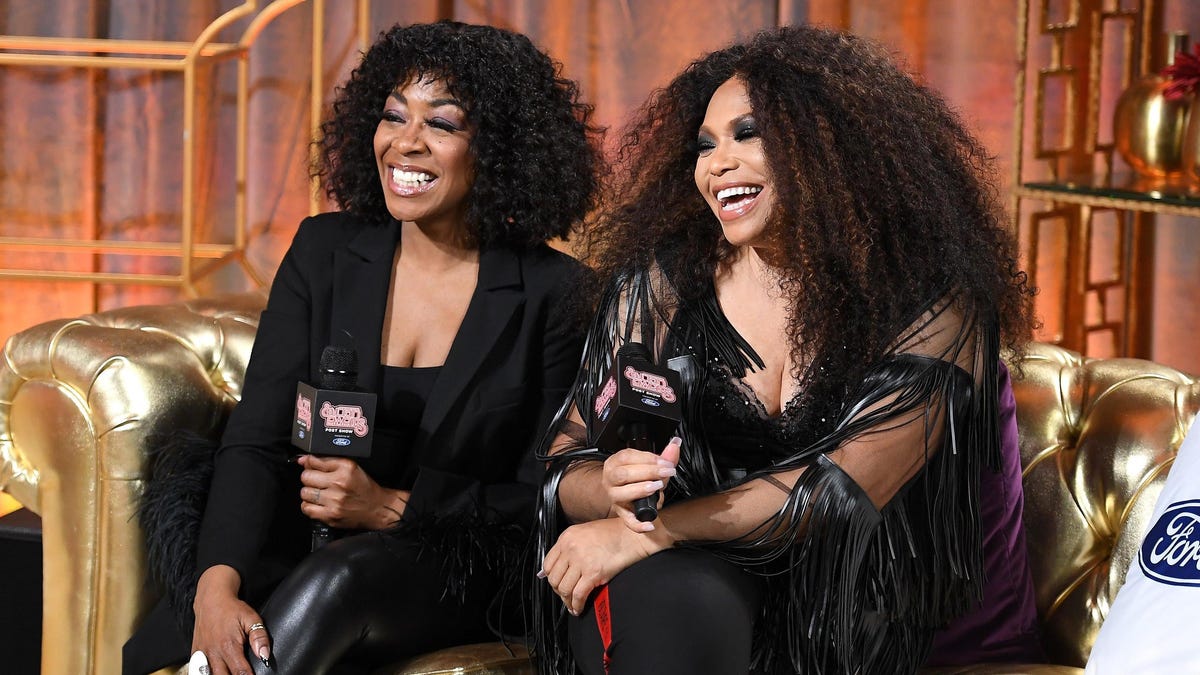 Tisha Campbell and Tichina Arnold Tapped to Return as Hosts for 2021 BET  Soul Train Awards, Taking Place at the Apollo Theater  https://t.co/oNjDU0Osw4, image size:1200x675