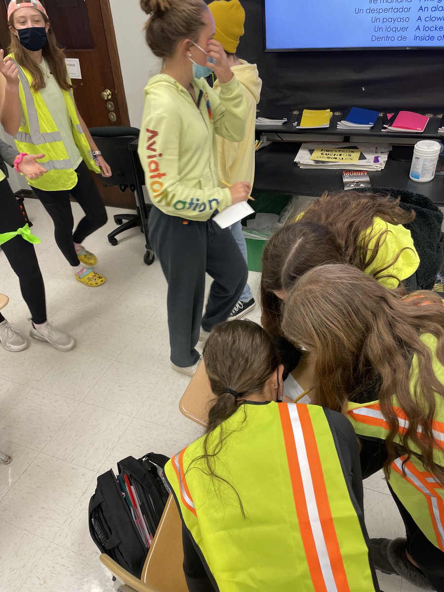 MsDimitriou's tweet image. Scavenger Hunt in class today ⁦⁦@Edgewood112⁩ #engagedstudents #happyteacher #112leads