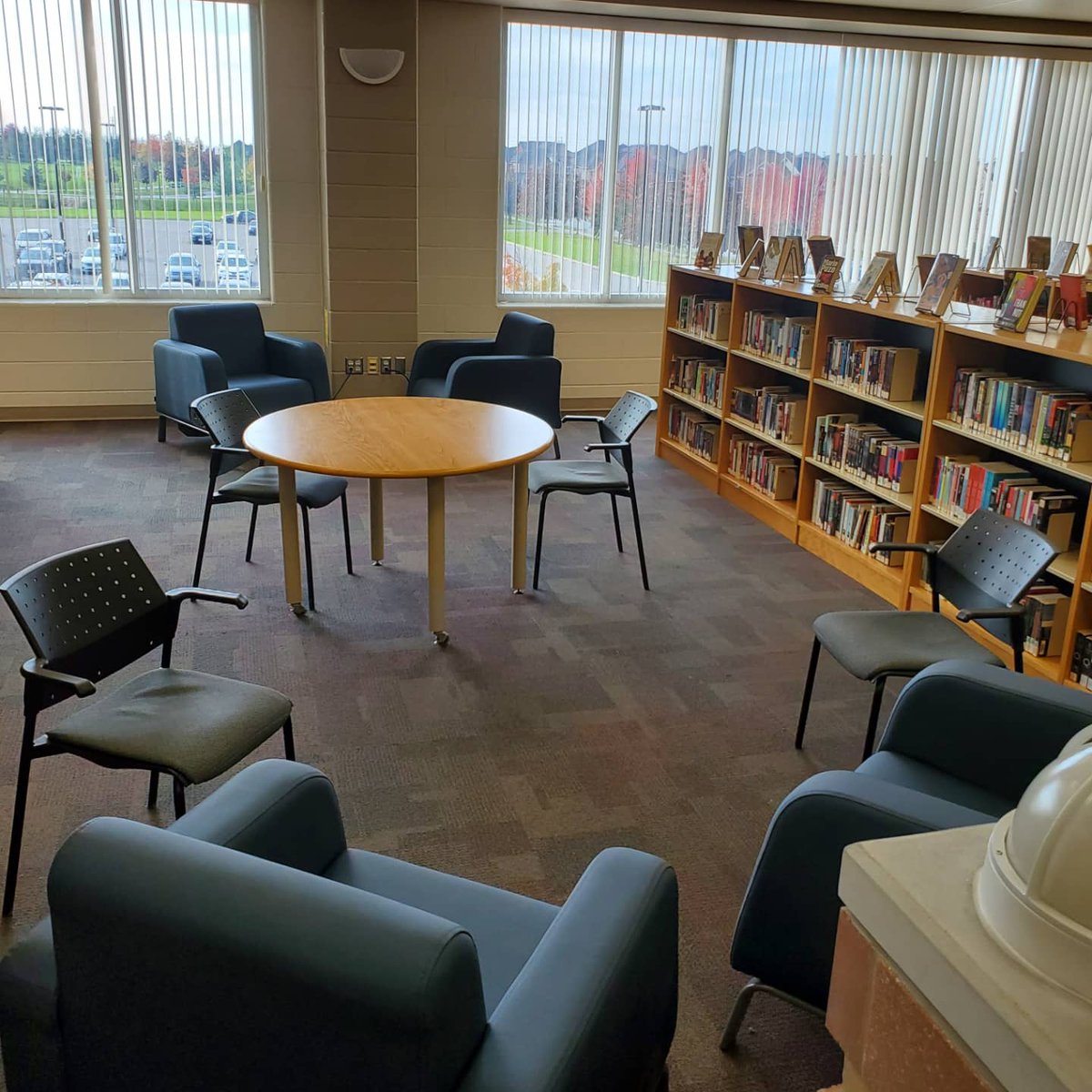 LibrarySLSS's tweet image. SLSS Library has gotten a makeover! Cozier, more natural light... perfect for reading, working or just hanging out.