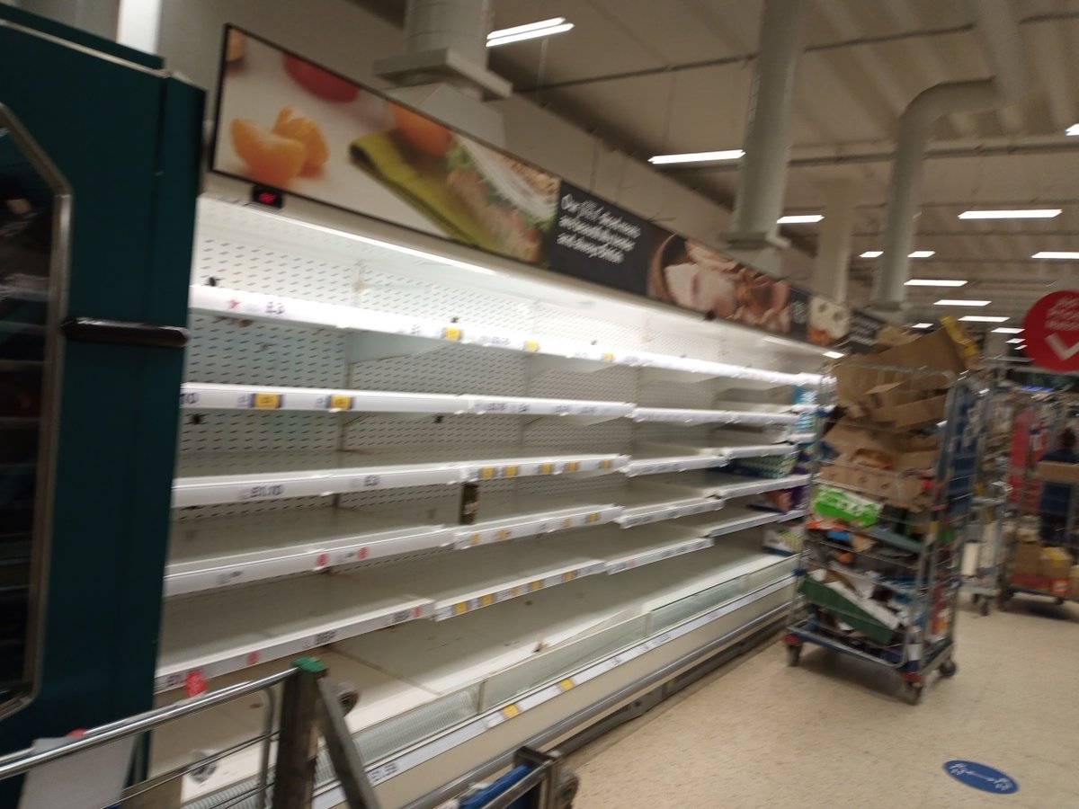 AjaxTheUrbanFox's tweet photo. My local #Tesco just now in Greater London - feels like the whole system is beginning to break down. Beer boxes were piled high though.  #Brexit #ToryCorruption #BrexitDisaster #BrexitBetraysBritain  #JohnsonOut https://t.co/qBcVFXBCcj
