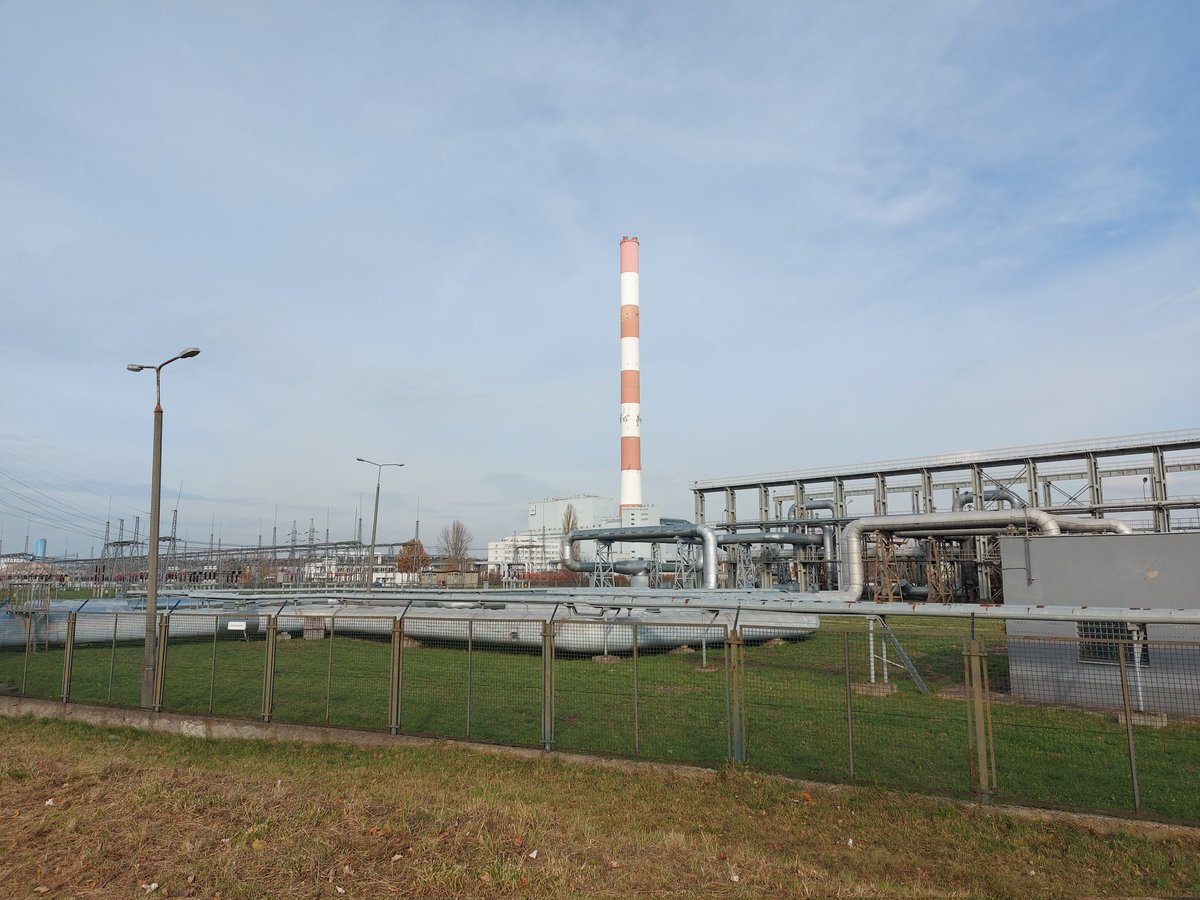 WarszawskiBlog's tweet photo. Ciepłownia Kawęczyn🏭 Powerplant in Kawęczyn🏭 #ciepłownia #komin #industrialnie #Kawęczyn #Rembertów #Warszawa #powerplant #chimneystack #industrial #suburbs #Warsaw https://t.co/9oSRsjTsAd