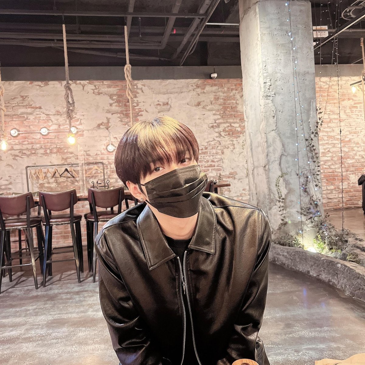 HeavenAndL's tweet photo. Khael is so boyfriend material 🖤🖤 #HowToResist #MIRAE https://t.co/PylEYf2w6N