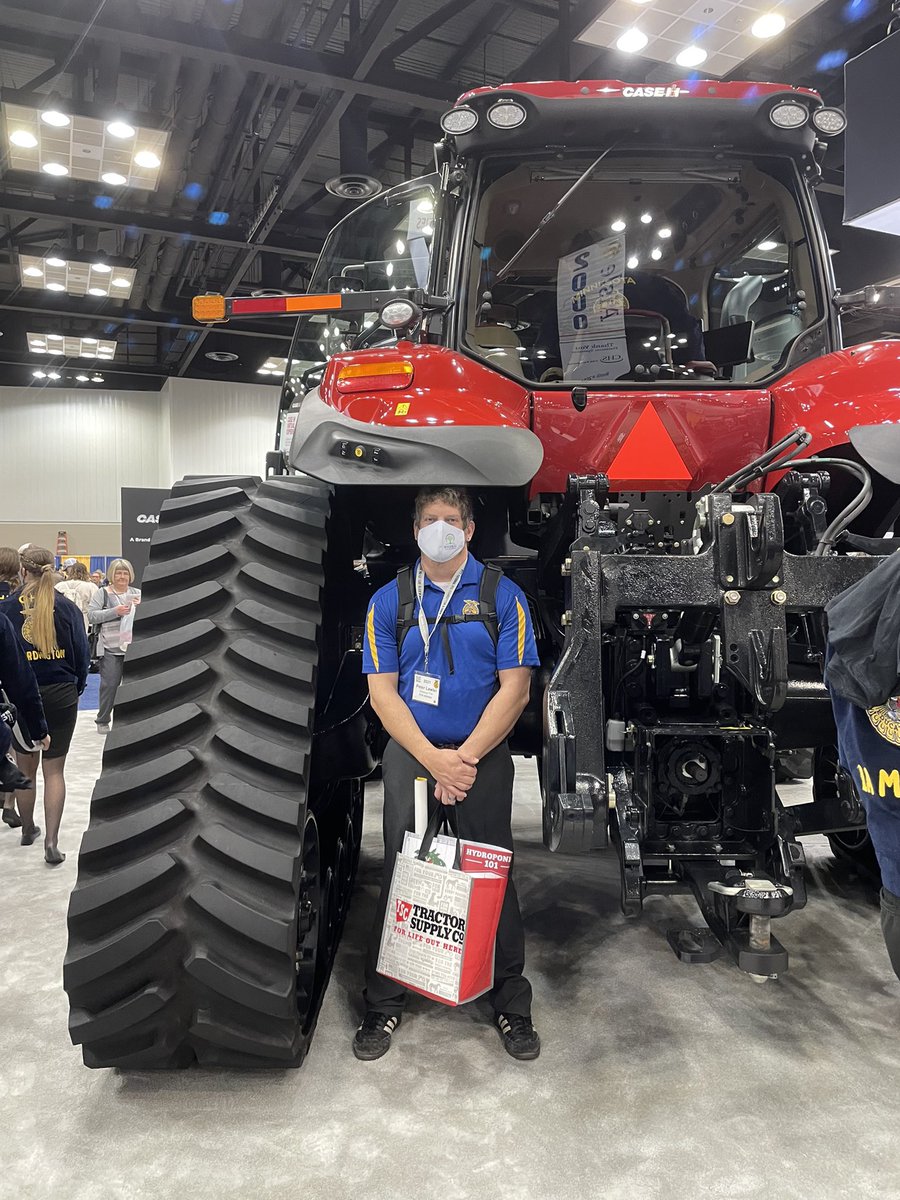 ShepaugAgSci's tweet photo. Shepaug FFA members are seeing equipment and farming not common to CT during the 94th National FFA convention! #FFA2021 https://t.co/vb2ArVah07
