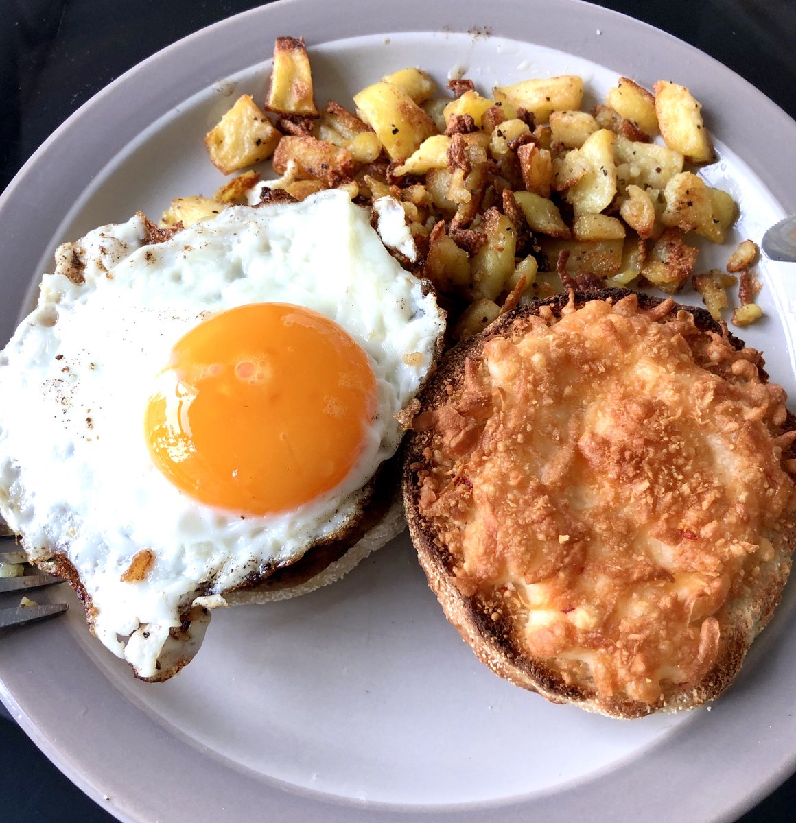 jennkicks8's tweet photo. Who says you can’t make your own sunshine? Dreary day outside so I made my own Sunnyside Up Sausage and grated 3 cheese muffin with breakfast potatoes. All #homeMade all #delicious - #lunch #Cooking https://t.co/Ppl8RaqfaM