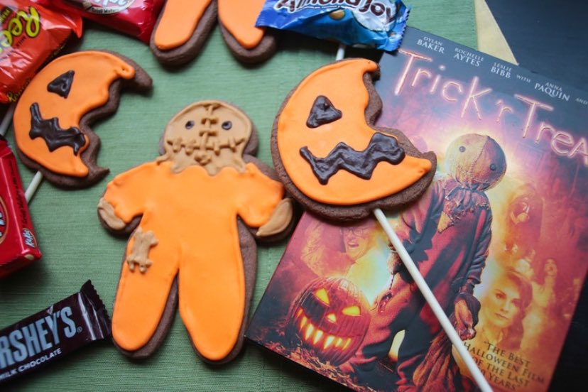 EthicsAesthetic's tweet photo. Happy Day 28 of Halloween! Use a plain old gingerbread man cookie cutter to make these Sam cut-out cookies. #trickrtreat https://t.co/YkNjPqi1Wq https://t.co/DOuvgdZ98l