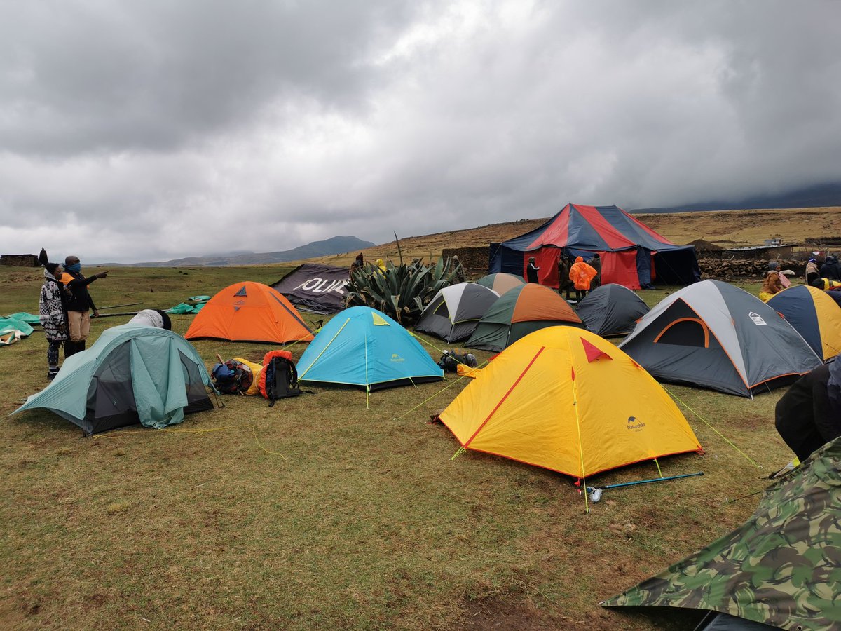 Earth Lovers Hiking Club tweet media