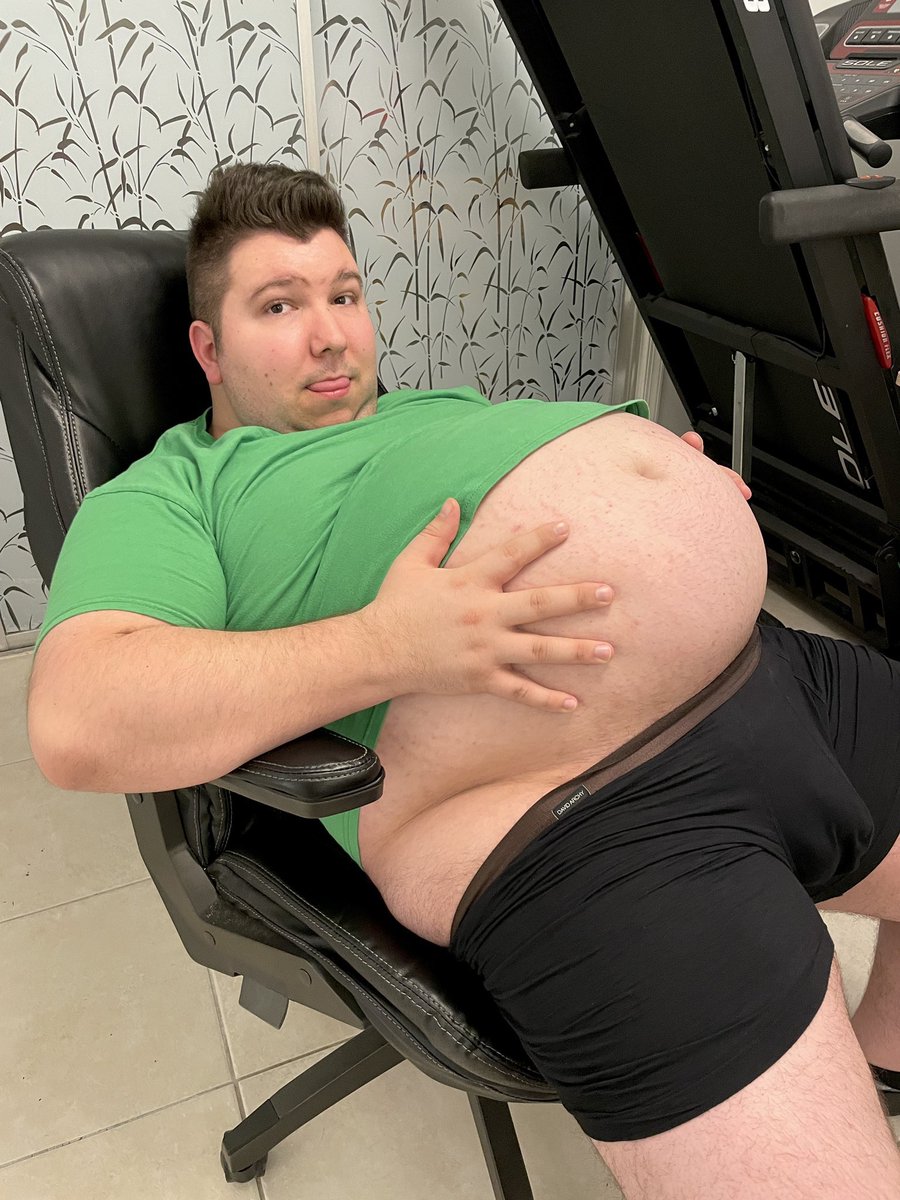 nocontextnik's tweet image. me after eating borgers king last night