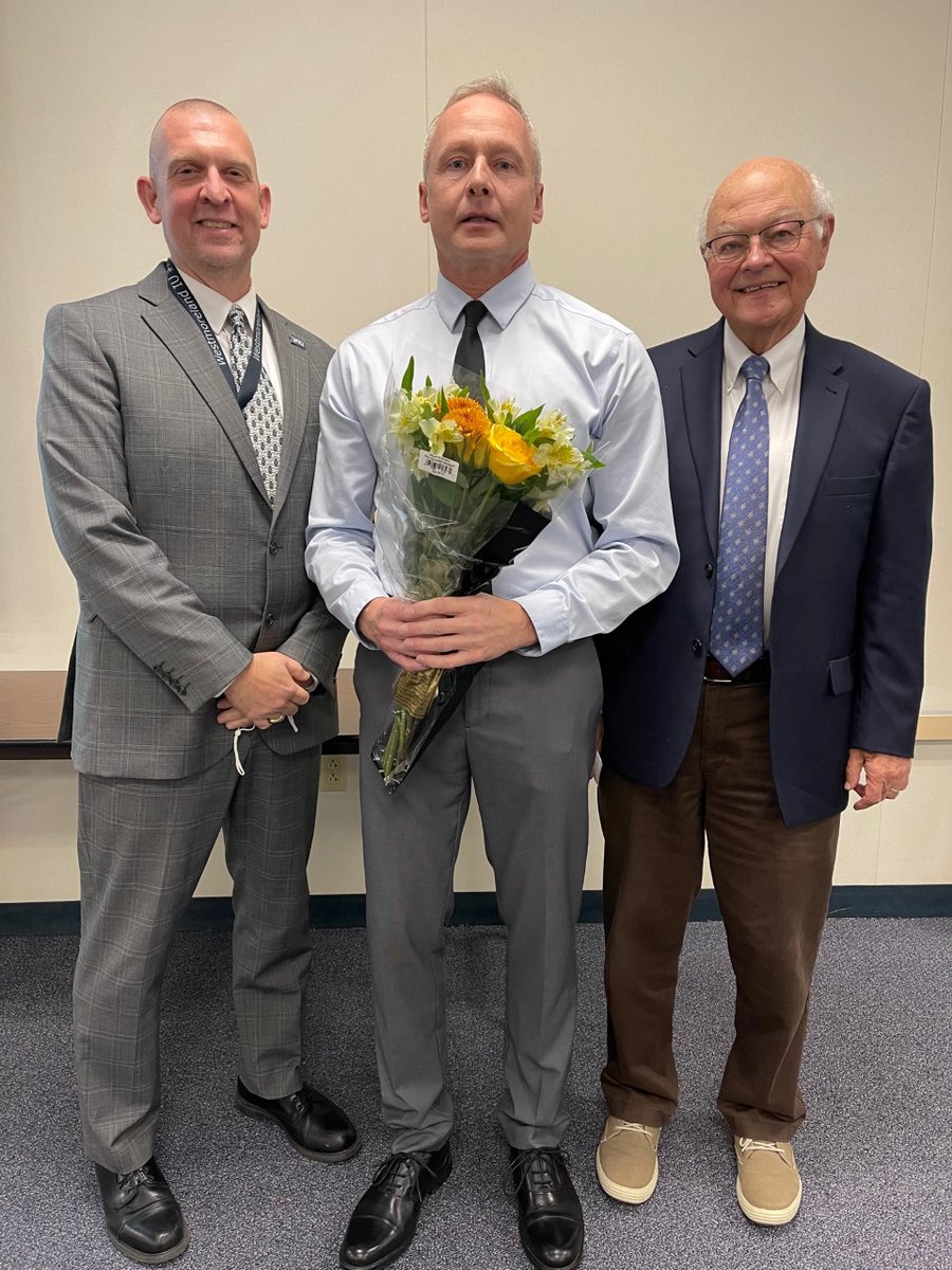 The WIU proudly congratulates Mr. Jeffrey Beard (center) the 2020-2021 Annie Sullivan Award recipient.  Dr. Jason Conway, Executive Director, and Mr. Paul Scheinert, President-WIU Board of Directors, congratulate Mr. Beard.
