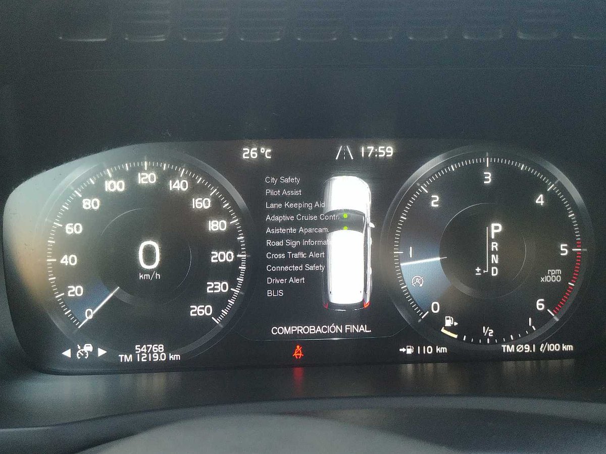 AutoSuecia's tweet photo. Oferta del día:

Volvo XC90 D5 AWD Momentum Auto.
Diésel 235cv y 4x4.

7 plazas;Full LED,Techo Solar;Consola digital;Cuero;asientos tras. infantil;GPS;Portón tras. elec; Llantas19; Sensores del/tras y cámara; etc.

12/2017 - 54769Km.

Oferta: 43.900€ 

https://t.co/6cfZurX81L https://t.co/iyQUcmc91q