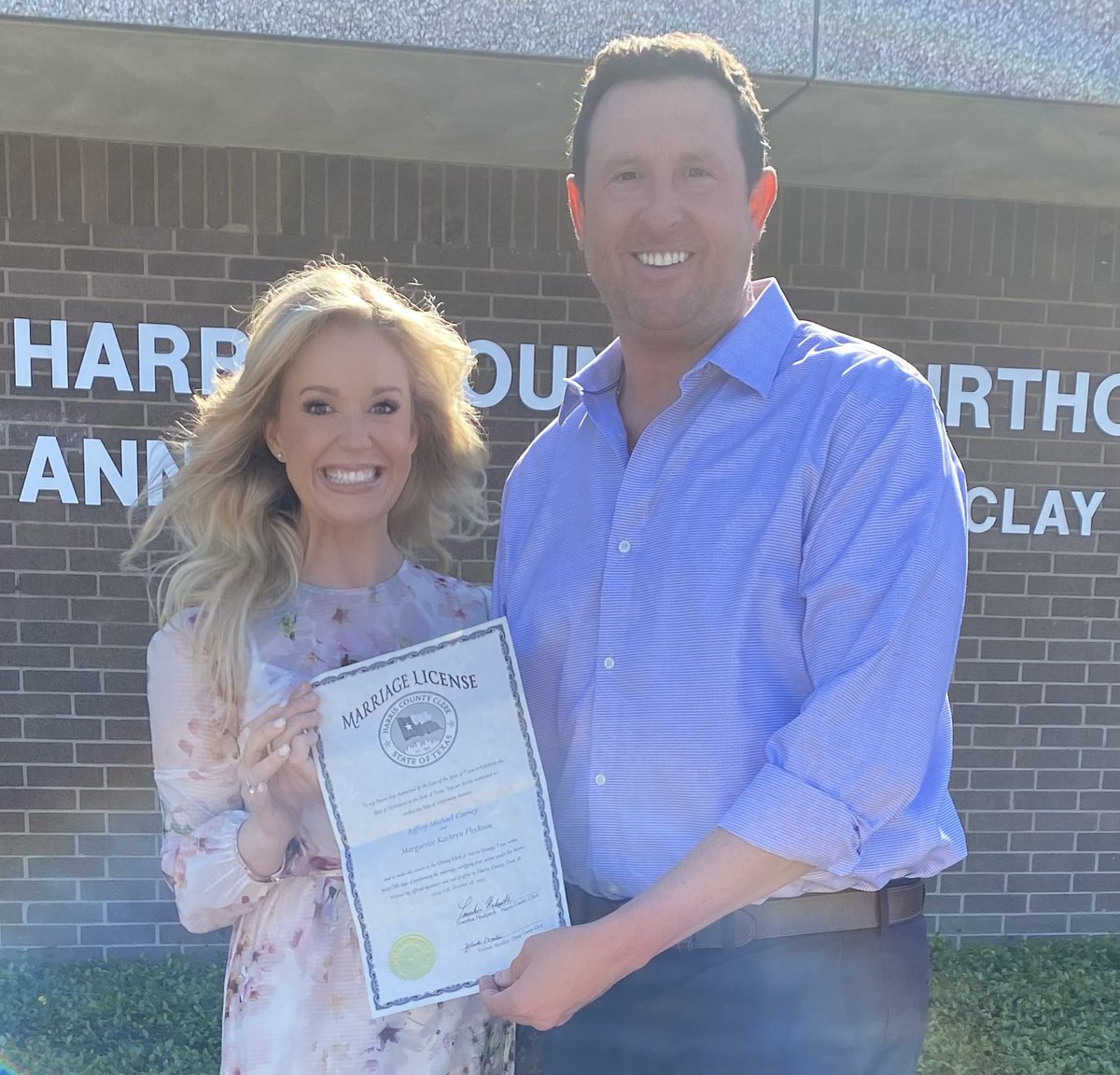 maggiesworld's tweet photo. License to wed! π
1οΈβ£6οΈβ£ days β‘οΈ π°πΌββοΈπ€΅π»
#houston #licensetowed #marriagelicense #houstonbride #bridetobe #groomtobe #houstonwedding #countdowntocooney #goingtothechapel #futuremrandmrs https://t.co/Ts6TfoVT1Z