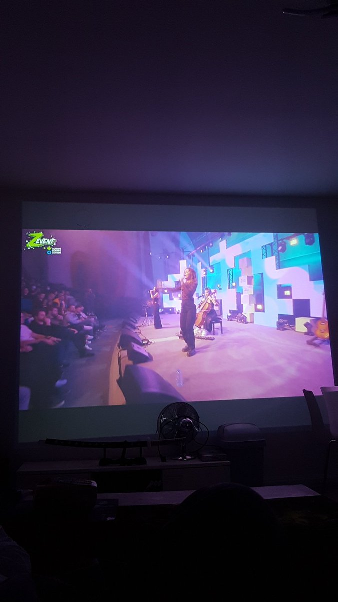 SuKoPlay's tweet photo. Et c'est parti pour le concert de la #ZEVENT2021 sur grand écran 😍 @ZEventfr @ZeratoR https://t.co/v7vIBu3wUN