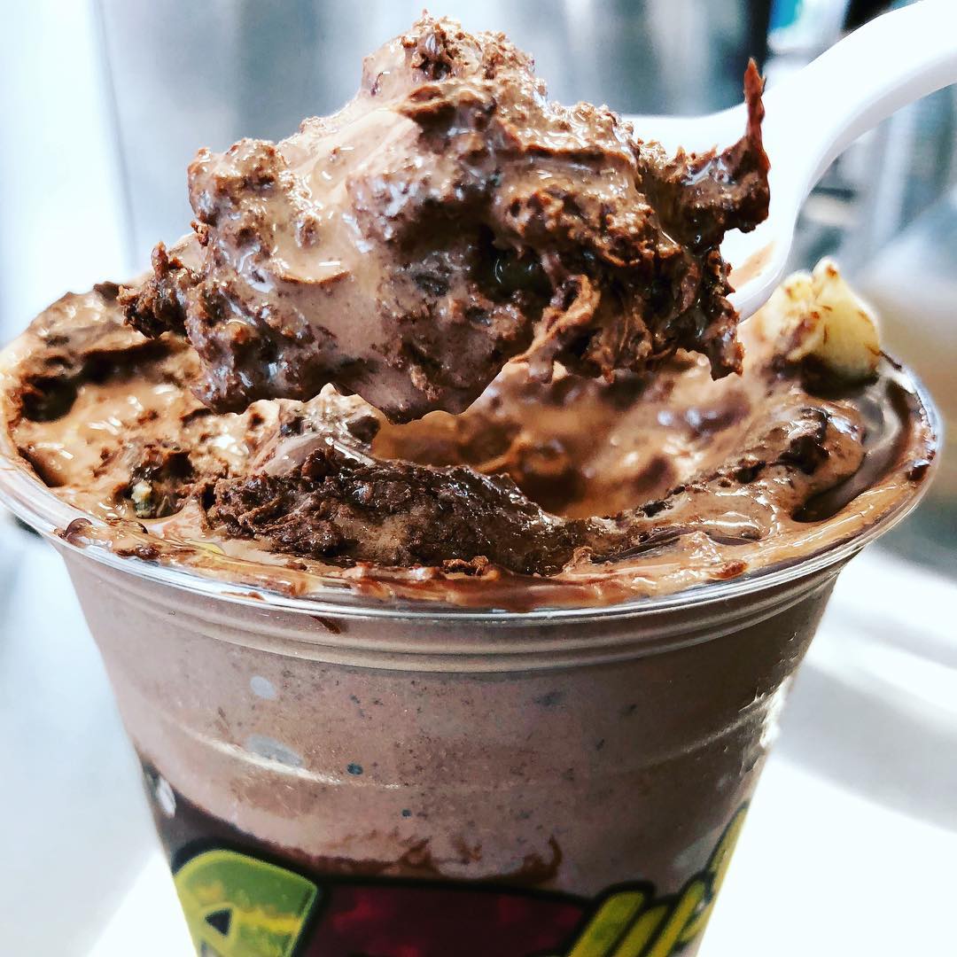 EatAndys's tweet photo. Mmmm. Chocolate. Happy National Chocolate Day, friends! What's your Andy's Frozen Custard chocolate go-to? 🍫🍪 https://t.co/LZld3ZeyGW