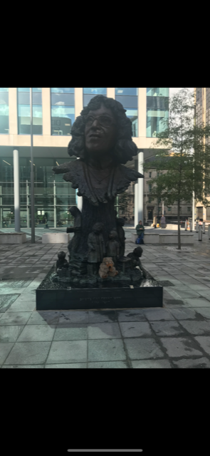 spectrumcymru's tweet photo. Whilst in Cardiff Ted visited the brand-new statue of Betty Campbell.
Ted learnt that she was Wales' first ever black headteacher.
The Statue is 4 metres high
#TedOnTour #TedArDaith #BettyCampbell https://t.co/ACTHdXMleH