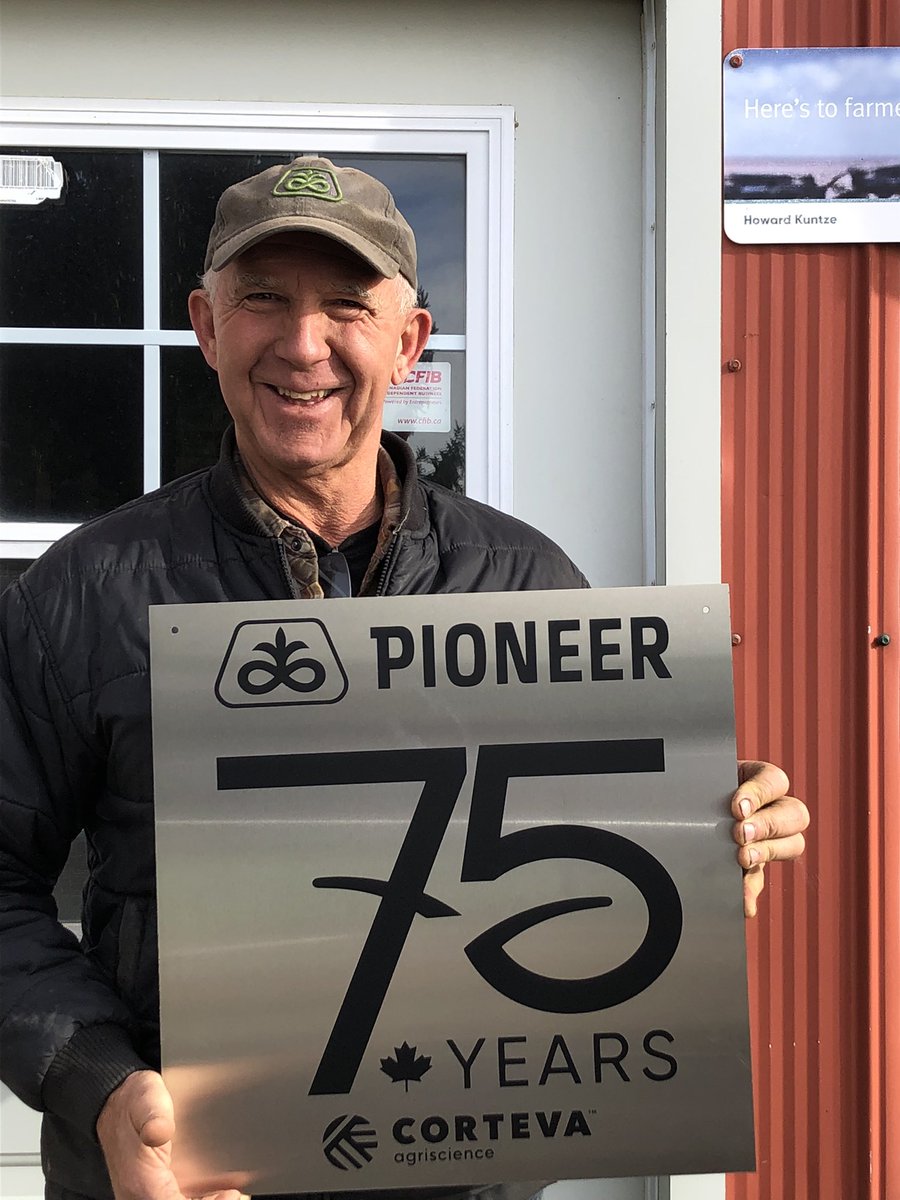 I feel lucky to be able to work with guys like Howard. Serving his amazing customers for over 45 yrs @PioneerSeedsCA #PioneerCA75 @CortevaCA https://t.co/erwQdPAtnF
