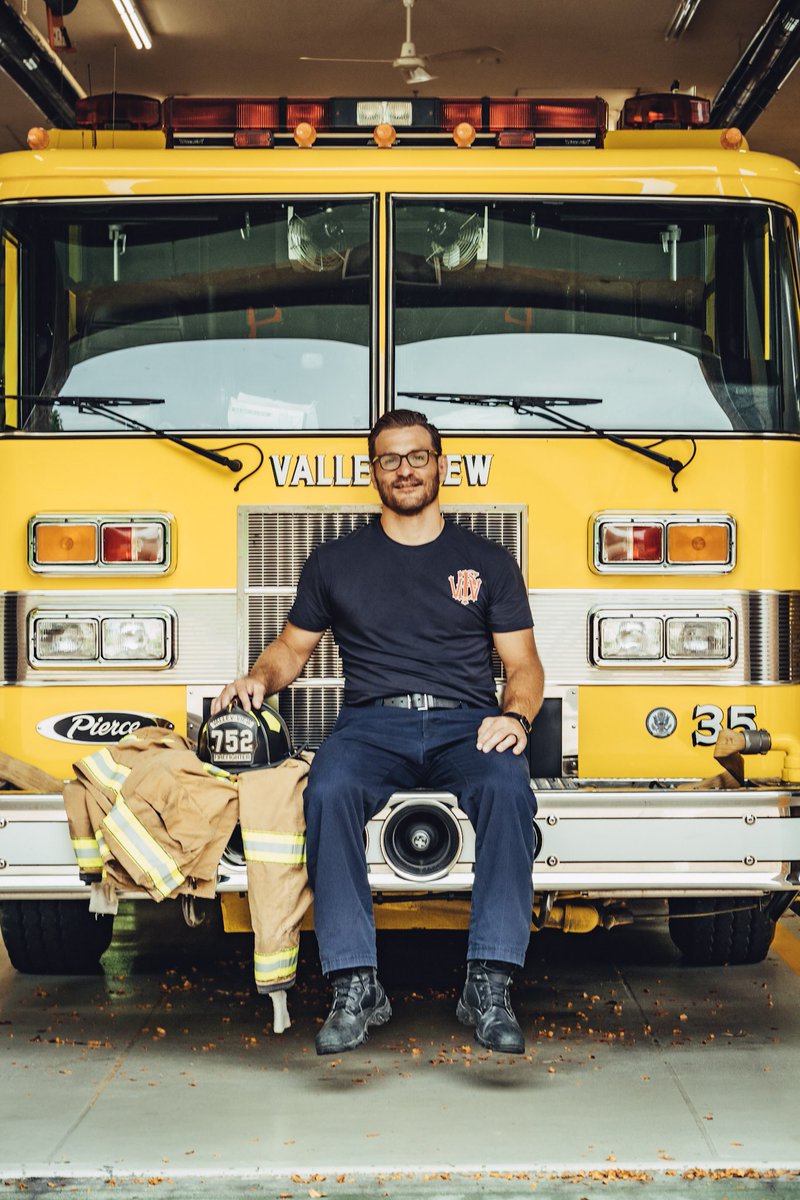 stipemiocic's tweet photo. #NationalFirstRespondersDay. A day dedicated to men and women who are first to the scene in stressful situations and dedicate their lives to their communities. 

I’m honored to be a First Responder. https://t.co/wcahiSRhrC