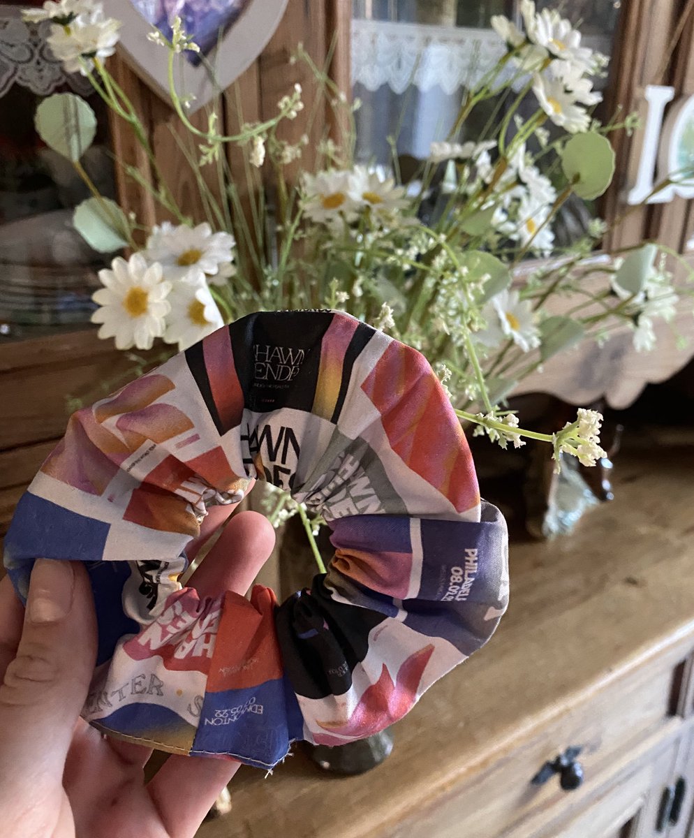 Absolutely love this scrunchie made by @signofalling, can't wait to wear it next year on tour ✨🤍