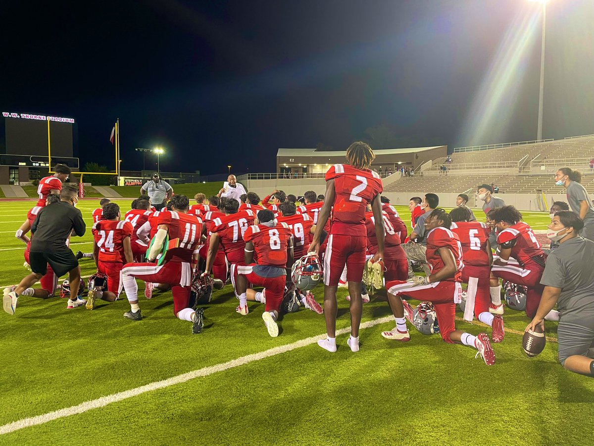 Today is the day!!! @MacArthur_FB takes on Davis TONIGHT! 7pm Thorne stadium! Not only is it the last home game it is also SENIOR NIGHT!! The seniors will be announced before the game! Come out WEAR RED and support our boys!! LETS GO!! #boysoffall #MPND #SENIORS #Class2022