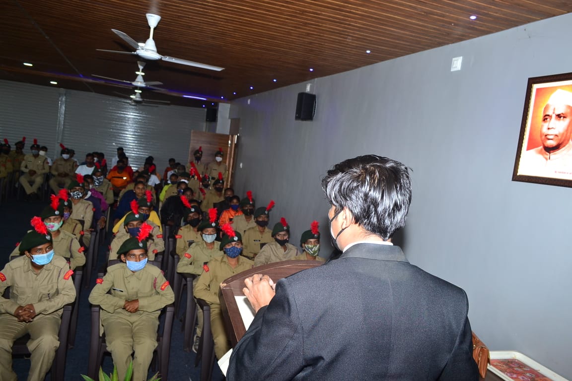 NinerSolapur's tweet photo. Justice Prashant Ghodake guided cadets on Women’s issues he also lauded the social commitment of the NCC cadets...
@HQ_DG_NCC 
@ncc_dte
@NumeroUnopune @SpokespersonMoD https://t.co/4ZVKdMSj6r