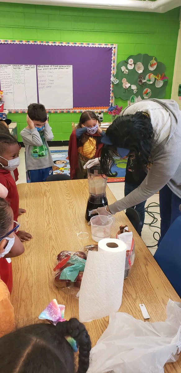 94Shonda's tweet photo. What a great week of learning in Mrs. Renfrow's pre-k class! The students learned all about what  foods grow on trees. The students had the opportunity to taste foods that grow on trees and made applesauce today. 😋🍎🍏#TreeStudy#Earlylearning @TeachStrategies https://t.co/ZPQ2qNB2j2