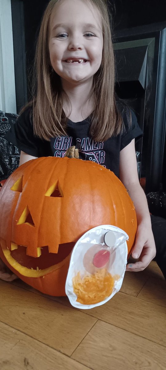 JourneyStoma's tweet photo. I love my pumpkin can you spot  his red stoma 🍎😁 https://t.co/wuXzVYAzRD