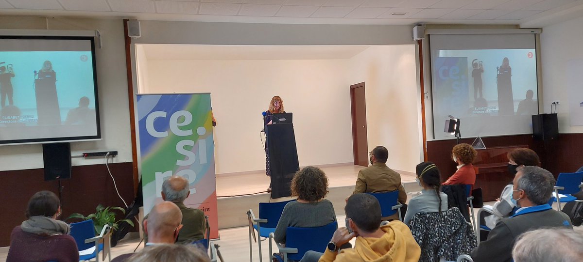 srdelafu's tweet photo. Fer-se preguntes que les matemàtiques ajuden a respondre #aprenentatgeambsentit, #videomat @cesirecat https://t.co/fp0lYZlE9M
