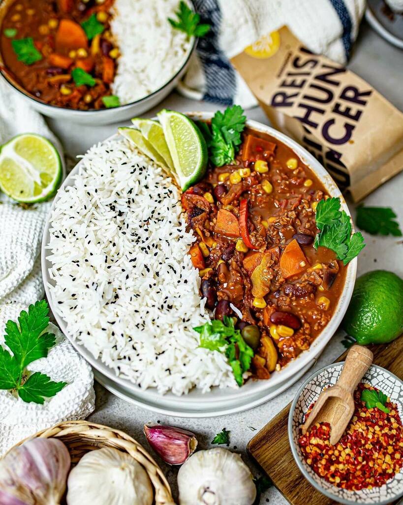 AvidoFood's tweet photo. EVER TRIED TO ADD CHOCOLATE TO YOUR CHILI? 😍 Recipe on @naturally.dan ‘s page ☺️

AND now to our tagged picture of today 😍 Swipe left to see @sunaddict_ Jack’s  Halloween Bowl 😍 Skellington chilled oats to start into Halloween-week⁠ ☠️👻🎃
oats | m… https://t.co/geQ88MO81S https://t.co/rm3Esd8XON