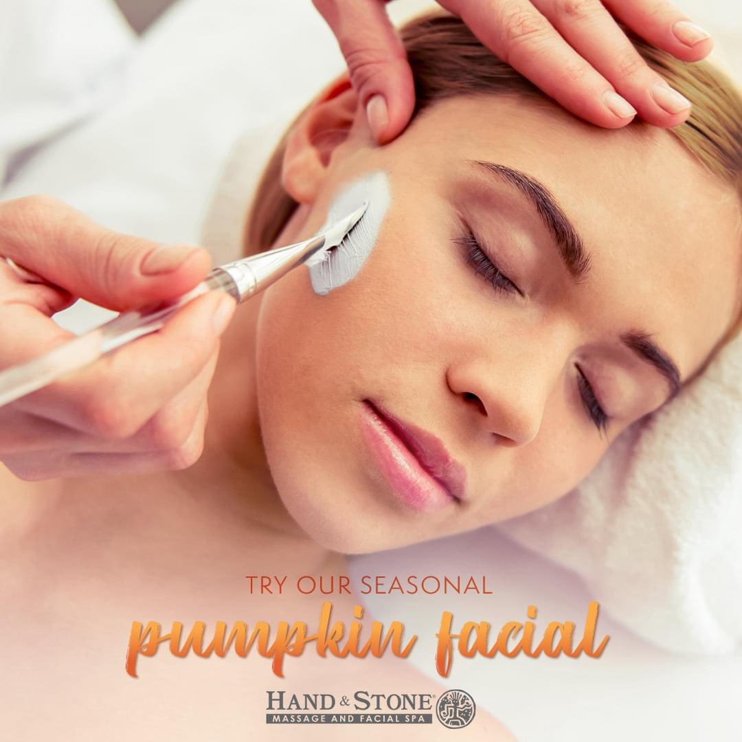 HandandStoneChi's tweet photo. Love Pumpkin? Try our Pumpkin Facial!
 
Pumpkin enzymes are known to repair dull, sun-damaged skin, leaving your face feeling hydrated and youthful. Call 312 753 3312 to make your next appointment. #relax #southloop #michiganavenue #skincare https://t.co/5RWnGALMwU